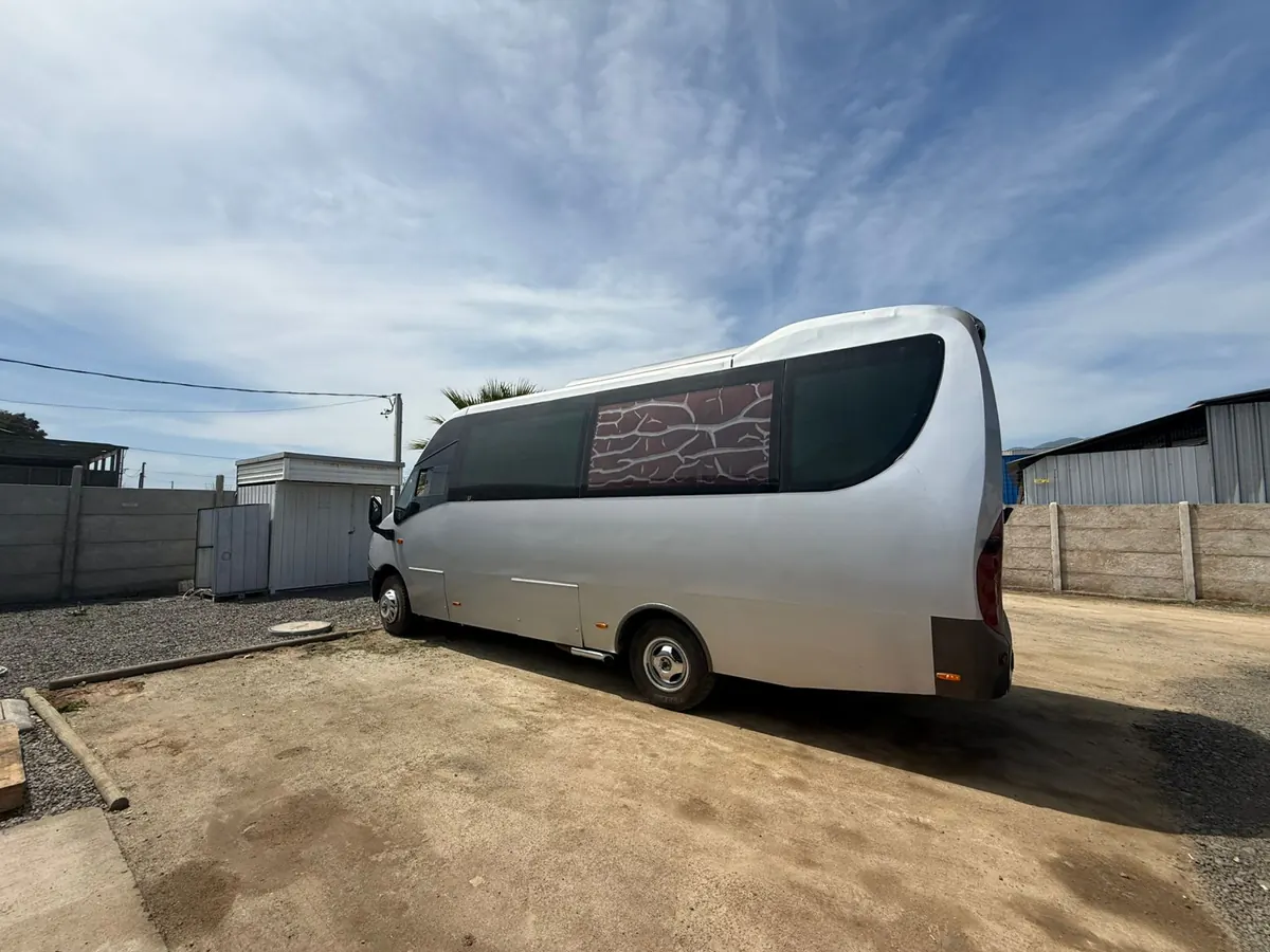 Van corporativa de la flota de Transportes Roma