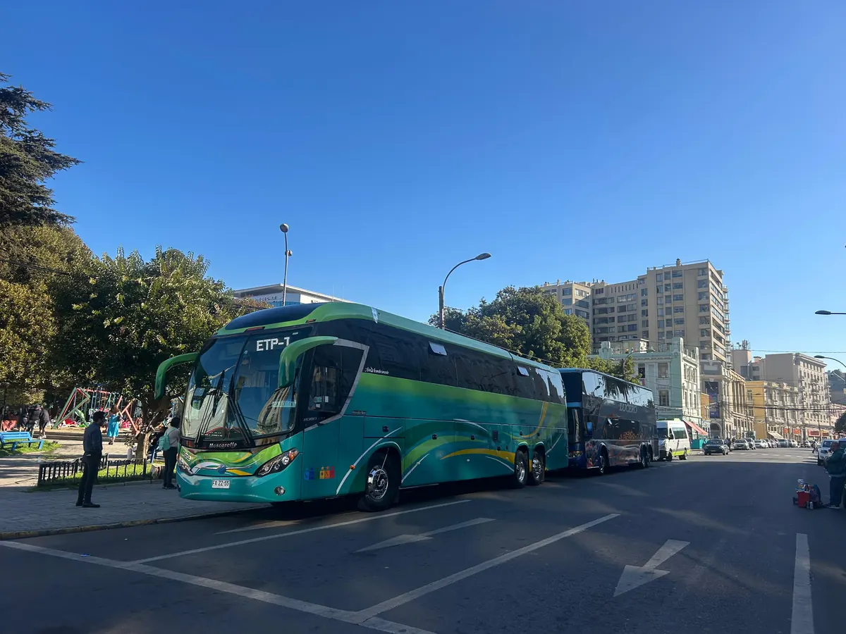 Bus de Transportes Roma en calles de Valparaíso